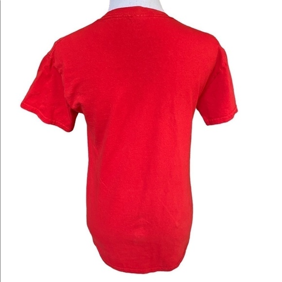 Gildan Woman Ohio State Buckeyes Red Short Sleeve Tee w/ Chevron Patch on Front - Picture 4 of 10